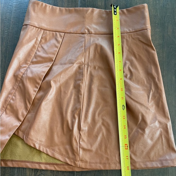 SHEIN Privé Faux Leather Asymmetrical Hem Skirt - Picture 9 of 9